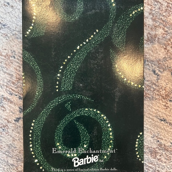Barbie Emerald Enchantment - Picture 3 of 3